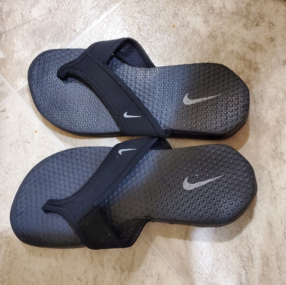 childrens nike flip flops